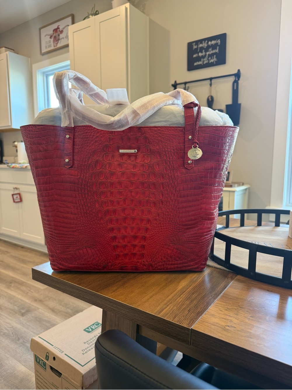 Red Croc-Embossed Brahmin Tote Bag - Designer Style - Picture 2 of 7